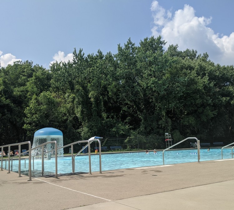 tuttle-park-outdoor-pool-photo